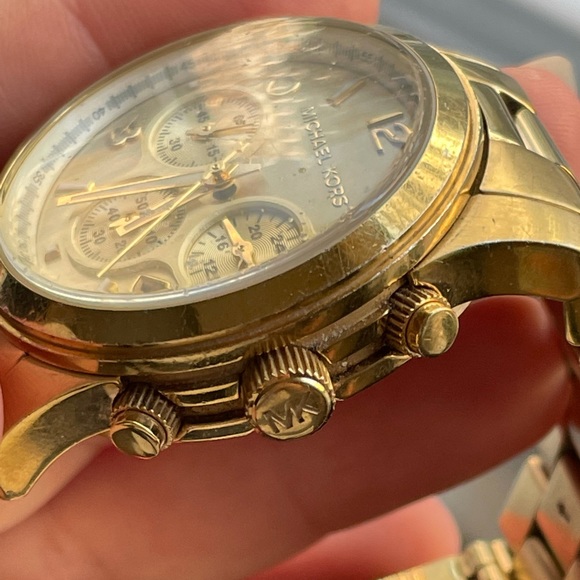 Michael Kors Gold Runway Watch - Picture 12 of 12